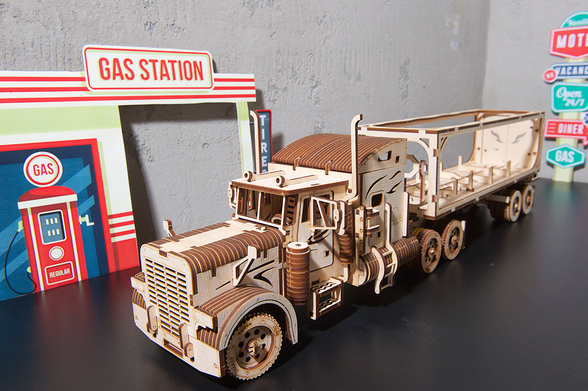 Das mechanische DIY 3D-Holzpuzzle Lastwagen Heavy Boy Truck VM-03 von Ugears